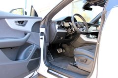 AUDI Q8 50 TDI quattro/ S-LINE/ PANO/ MATRIX/ STANDHZ AUDI Q8 50 TDI quattro/ S-LINE/ PANO/ MATRIX/ STANDHZ