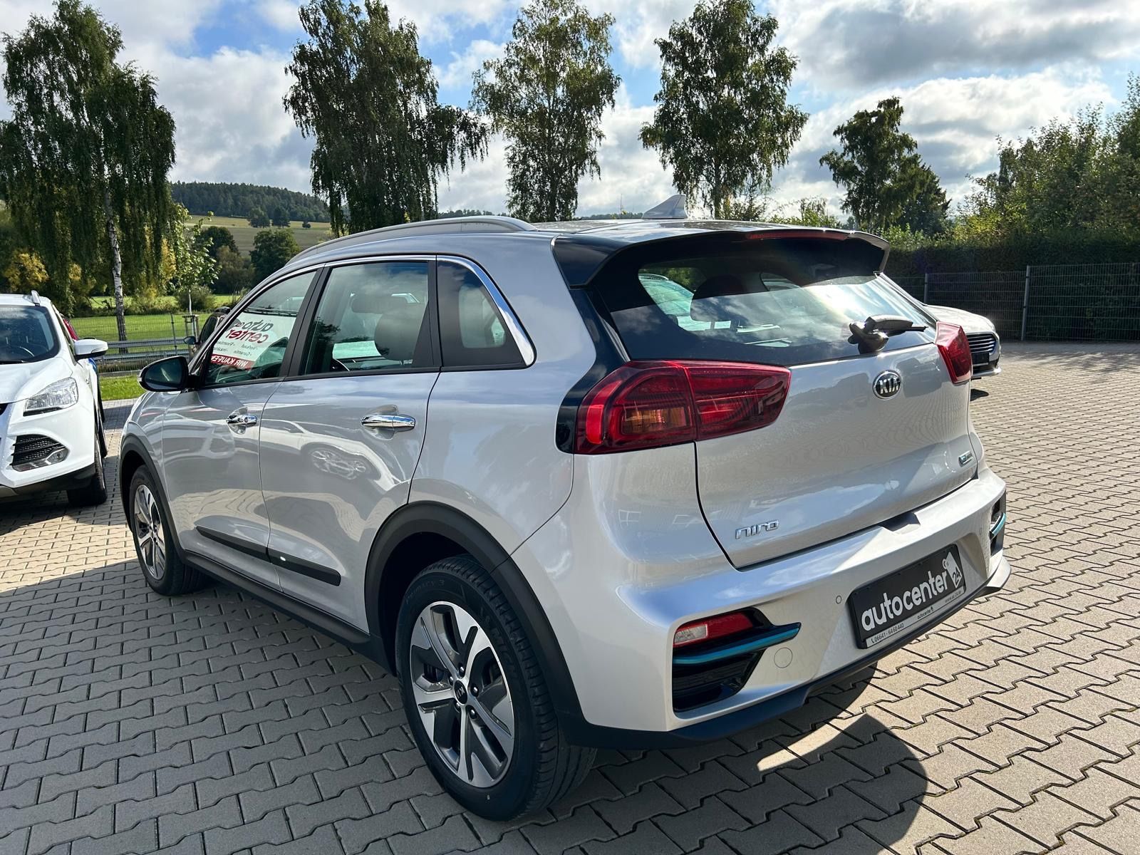Fahrzeugabbildung Kia e-Niro°64 kWh°Leder°CCS°Kamera°1.Hand