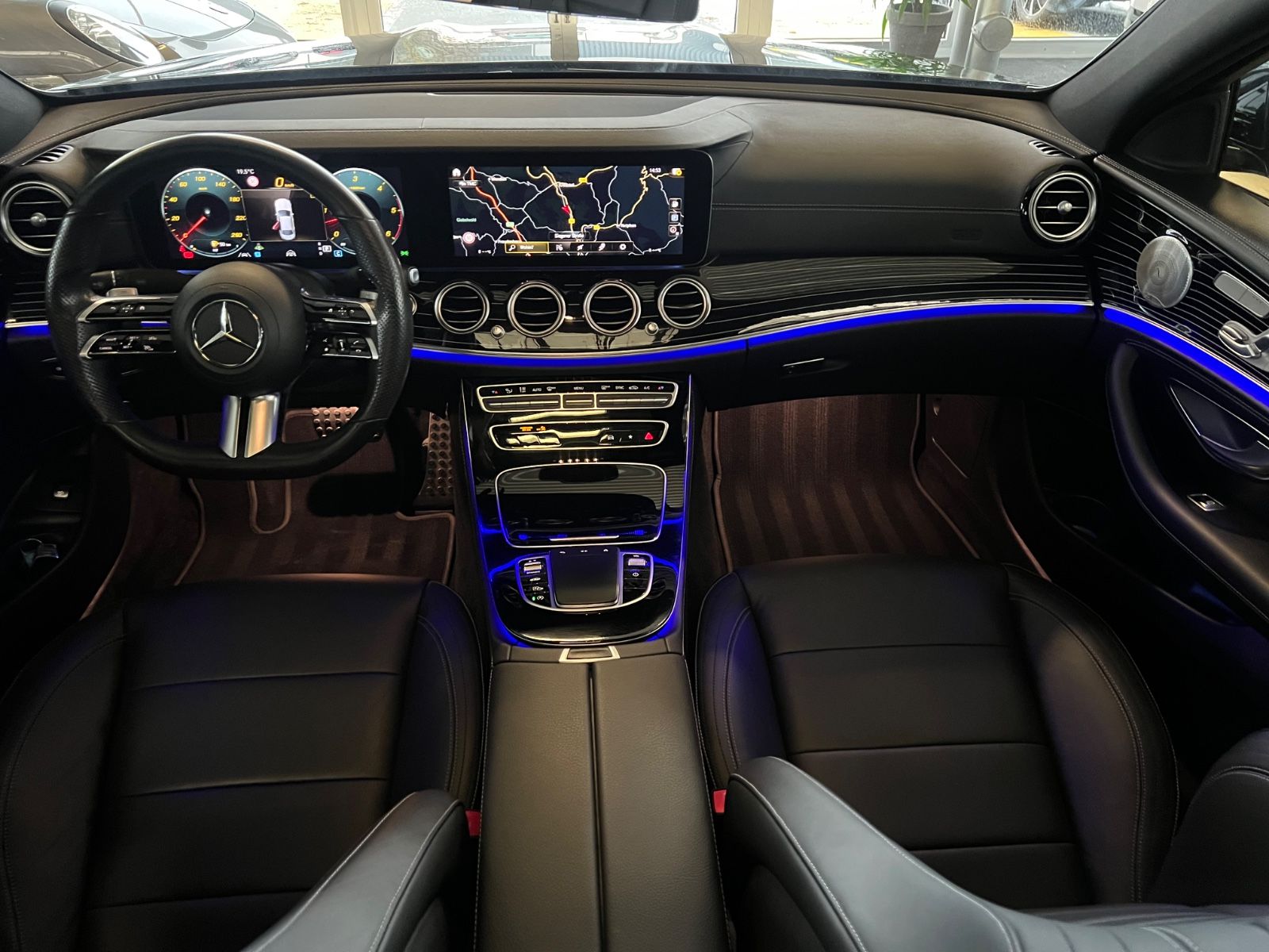 Fahrzeugabbildung Mercedes-Benz E 400 d 4Matic AMG LINE *PANO*designo-manufaktur