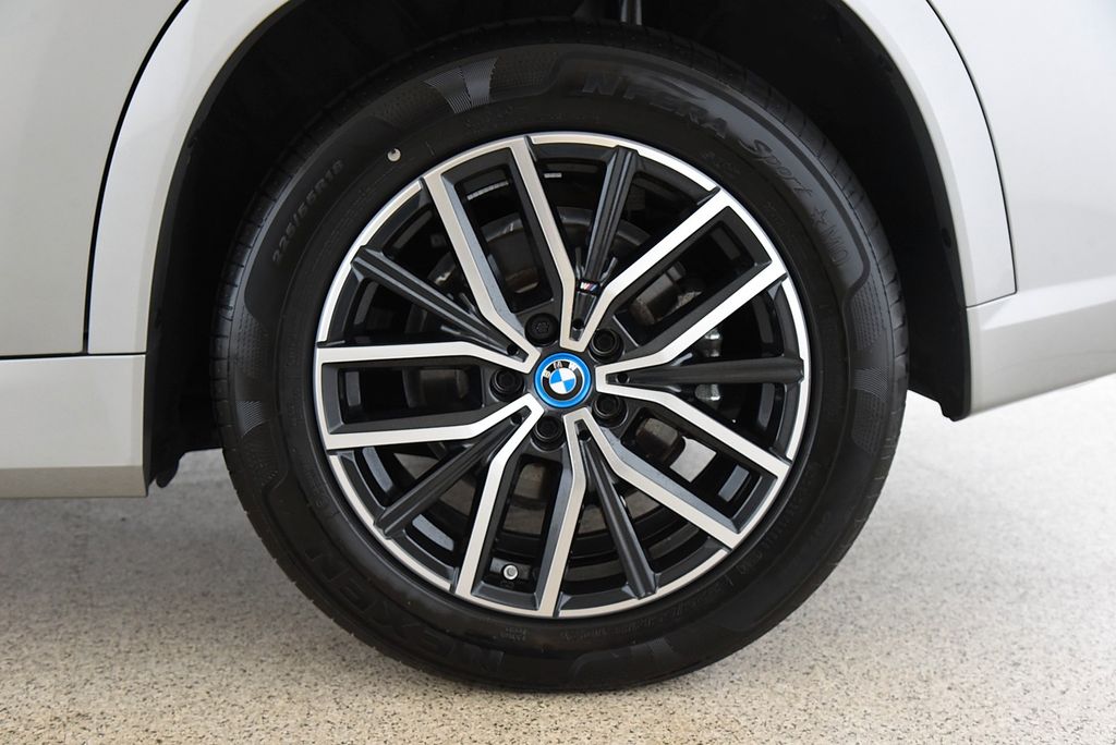 BMW iX1