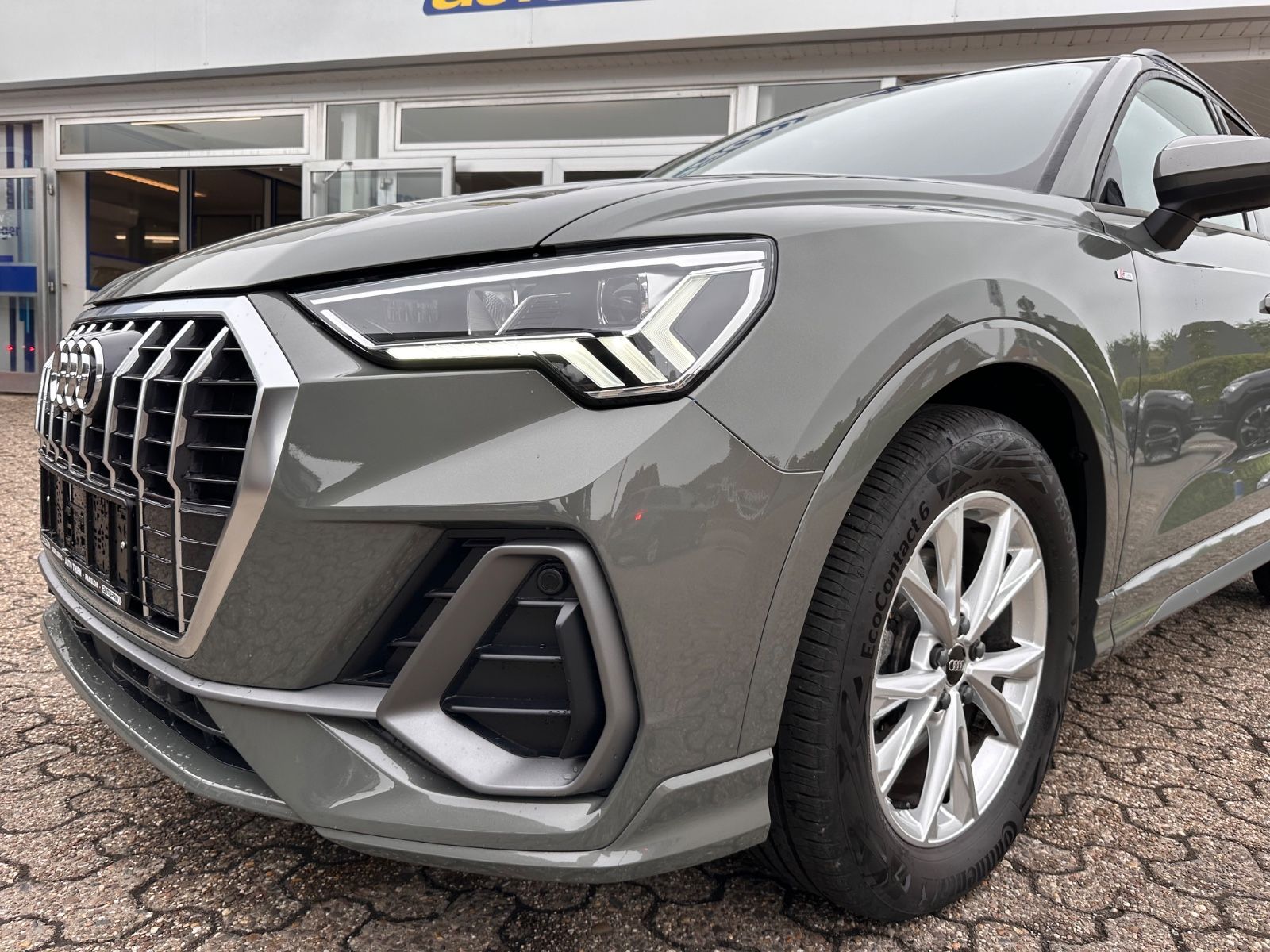 Fahrzeugabbildung Audi Q3 35 TFSI S line S Tronic Navi/ACC/SHZG/LED/PDC