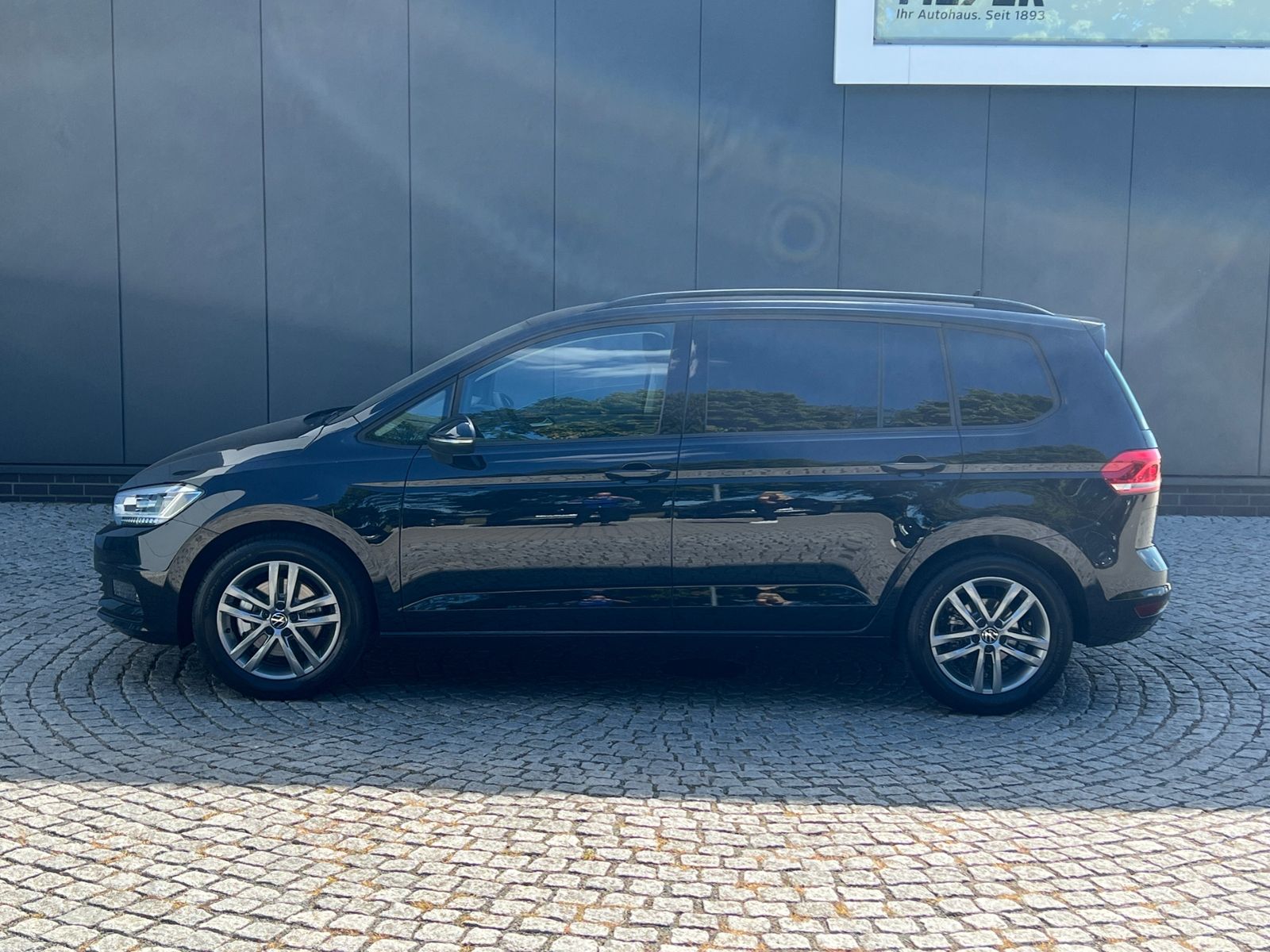 Fahrzeugabbildung Volkswagen Touran Comfortline 1.5 TSI DSG *7-Sitzer, Easy-O