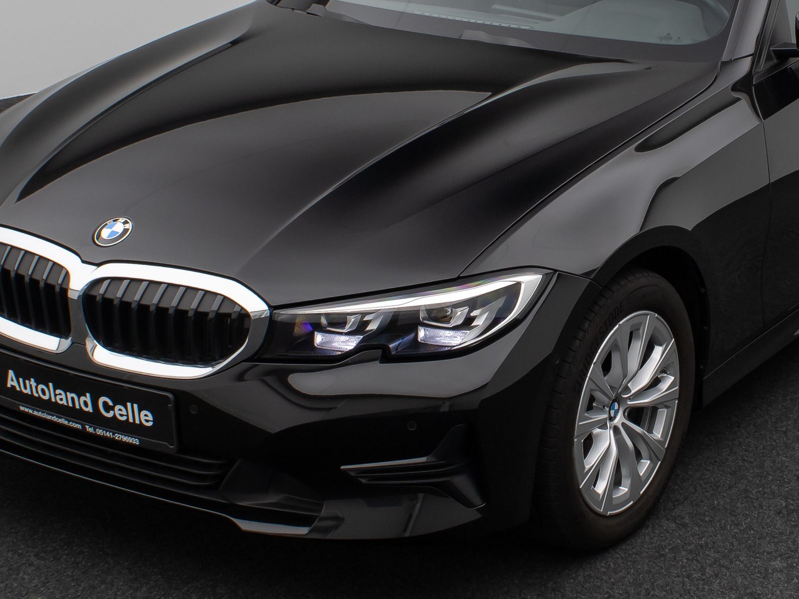 Fahrzeugabbildung BMW 318i Kamera DAB HiFi CockPitPro Alarm LED Sport