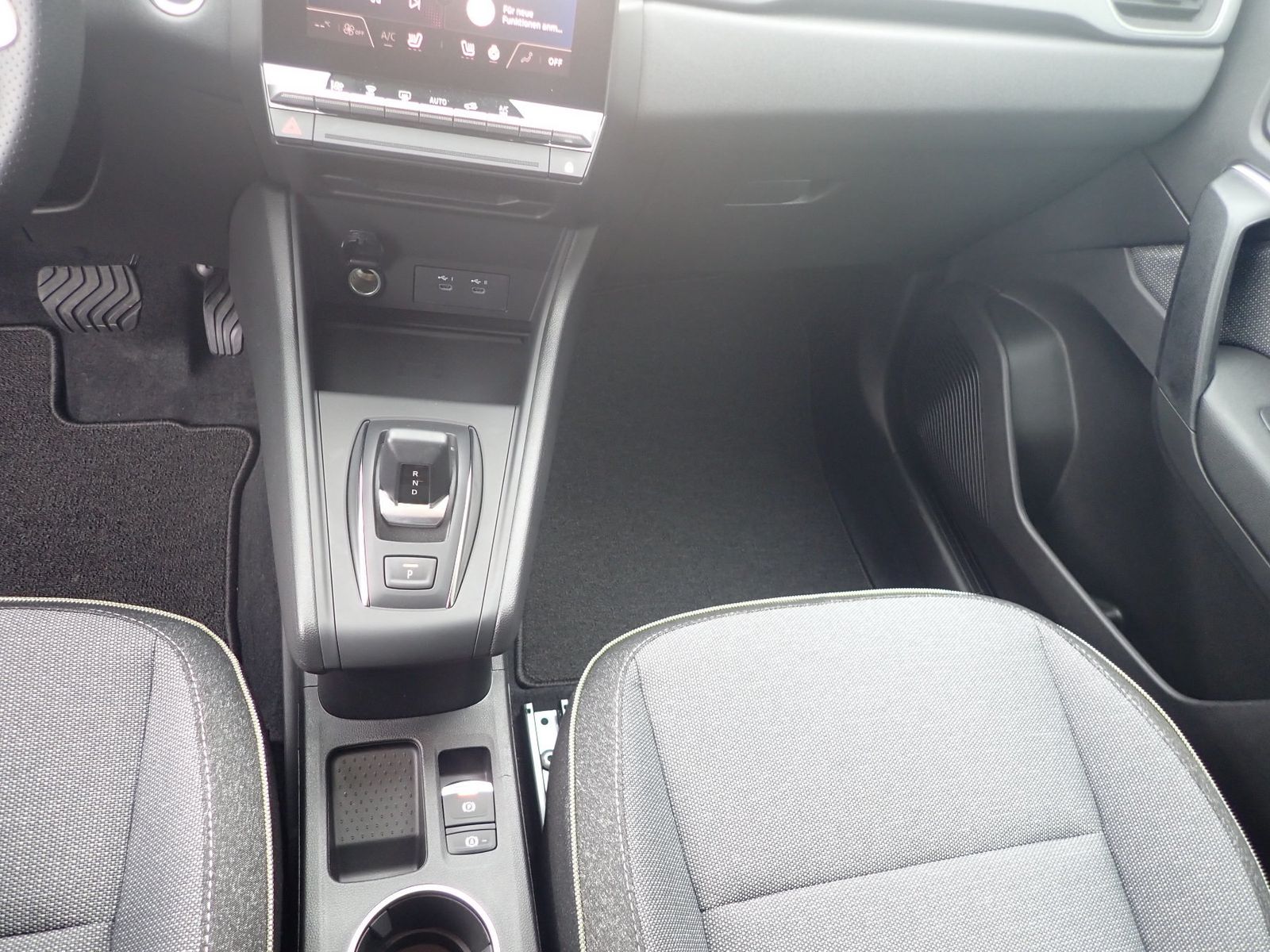 Fahrzeugabbildung Renault Captur Techno Mild Hybrid 140 EDC