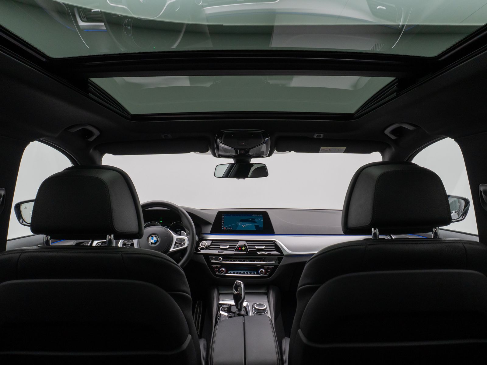 Fahrzeugabbildung BMW 520d M Sport Panorama 360° HUD HiFi AHK Komfort