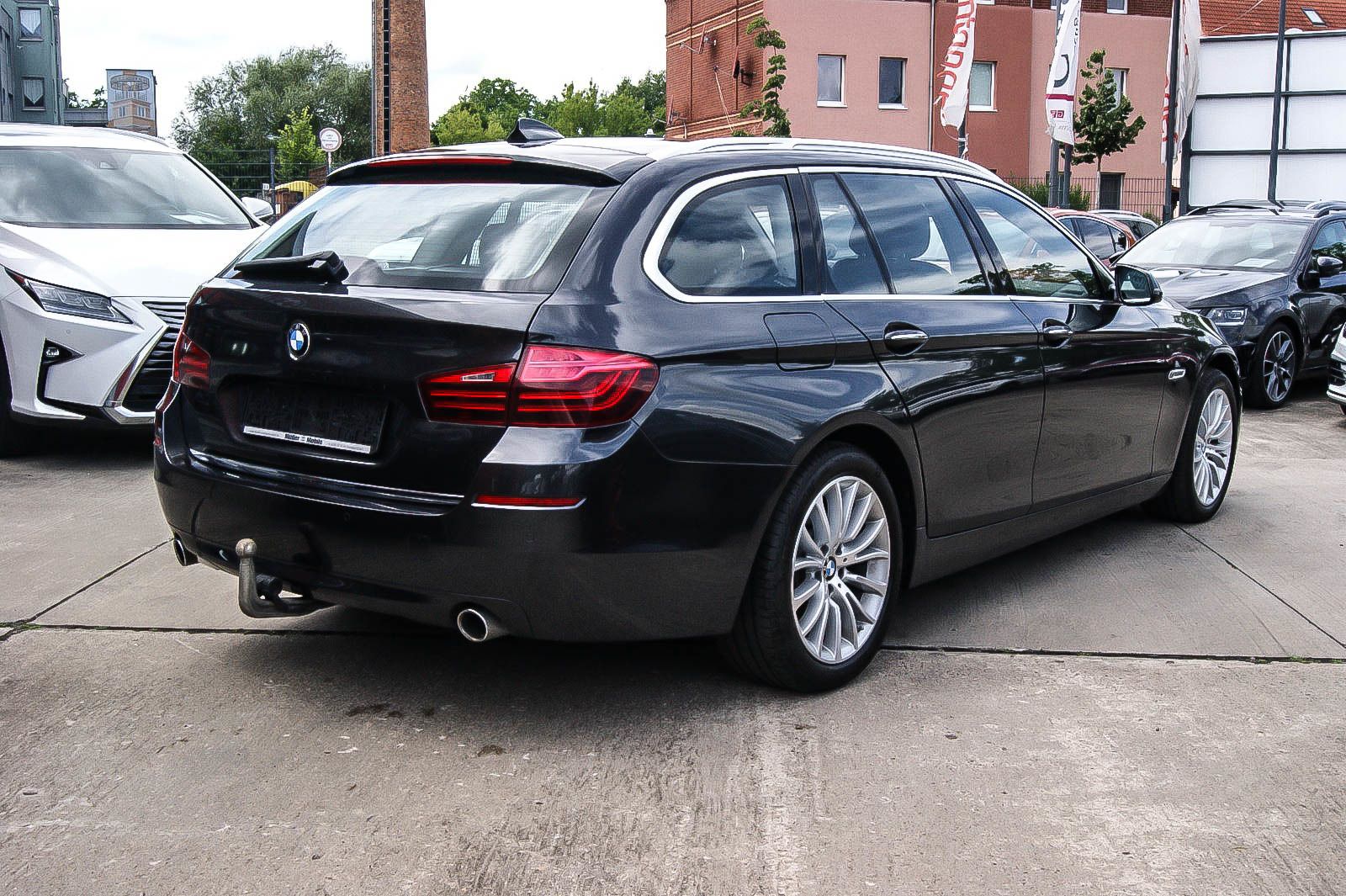 Fahrzeugabbildung BMW 535 d Touring xDrive Sport-Aut AT-MOTOR 30.000km