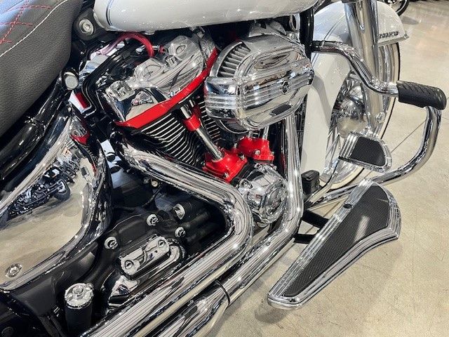 Fahrzeugabbildung Harley-Davidson FLDE Deluxe Chicano Umbau Mega Bike