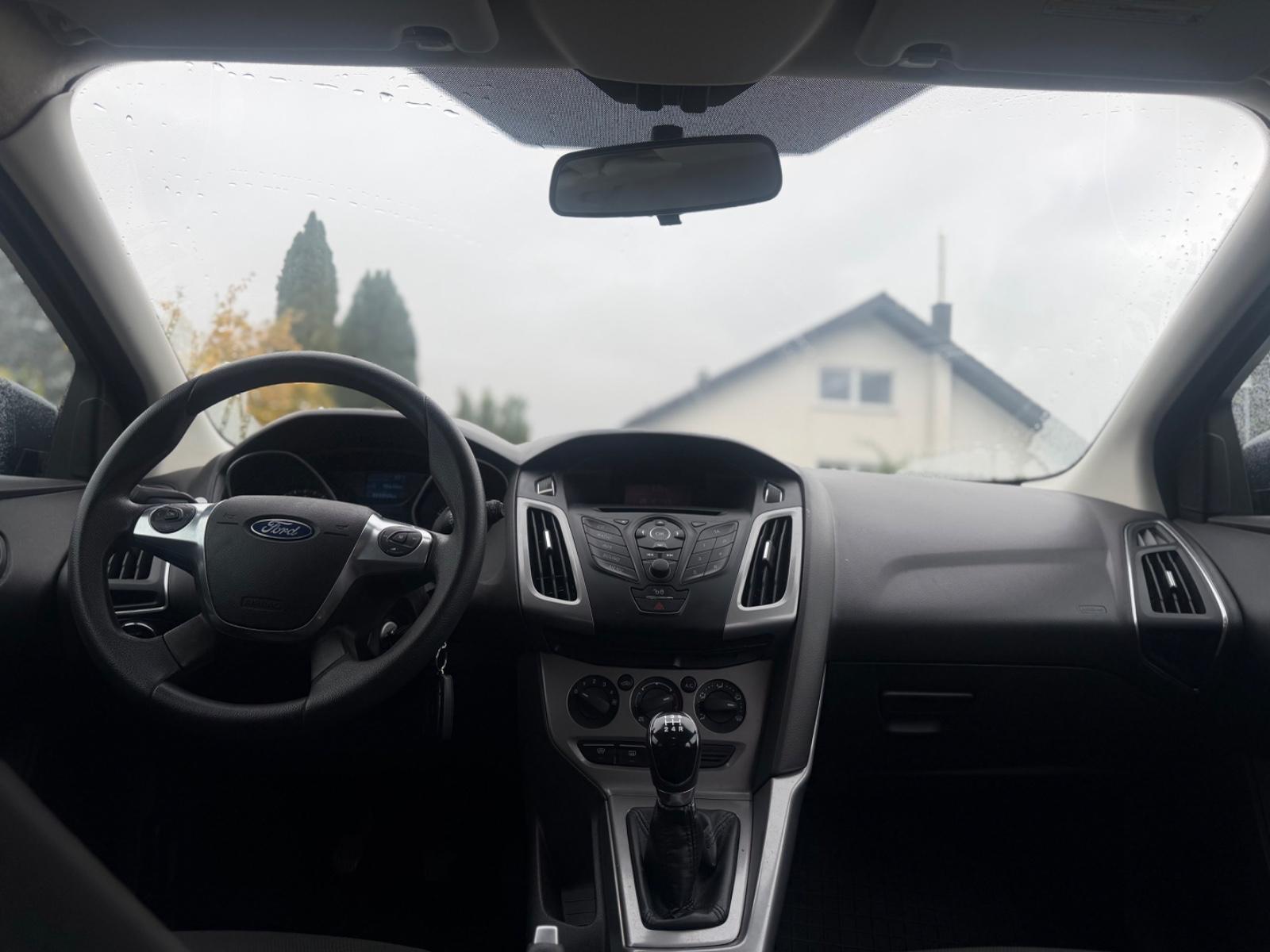 Ford Focus 2012 — photo 27