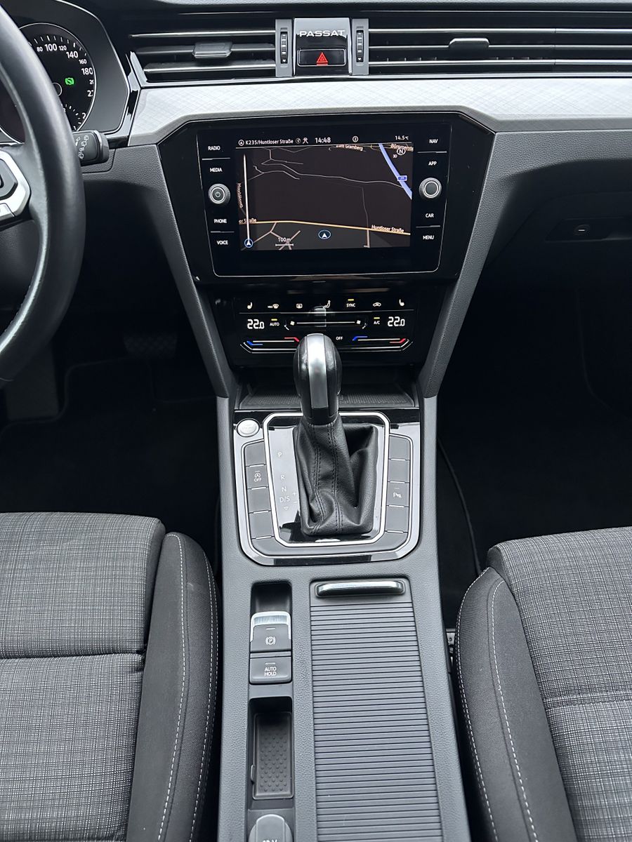Fahrzeugabbildung Volkswagen Passat Variant 2.0 TDI DSG Business NAV+LED+ACC