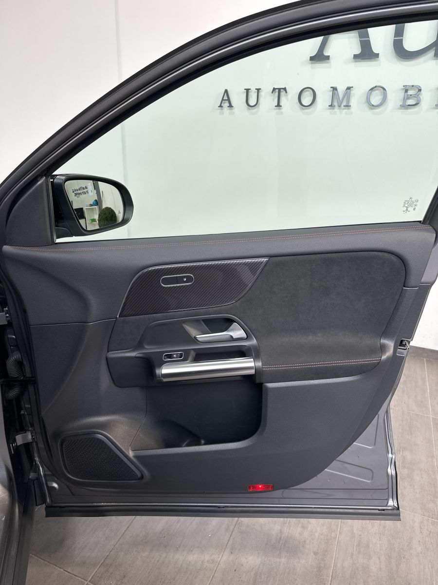 Fahrzeugabbildung Mercedes-Benz GLA 220d 4Matic AMG-Line NAV+LED+KAMERA+PANORAMA
