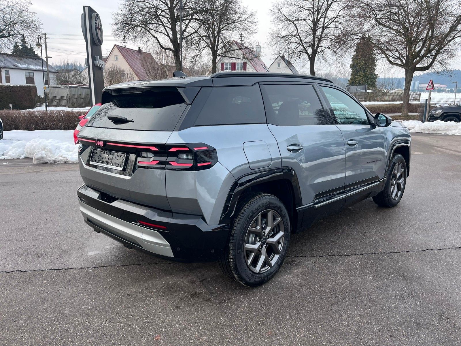 Fahrzeugabbildung Jeep Compass E-Hybrid 1.2 eDCT 100 kW First Edition