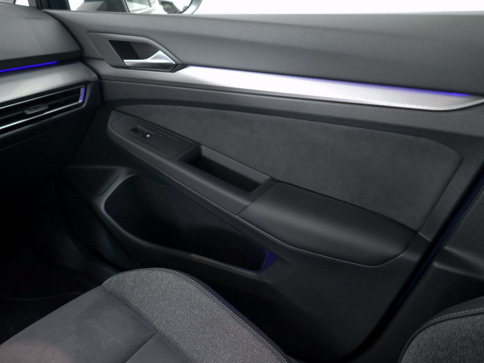 Fahrzeugabbildung Volkswagen Golf VIII Style 1.5 eTSI DSG | LED RFK ACC Navi