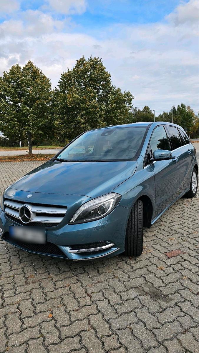 Mercedes-Benz B 200