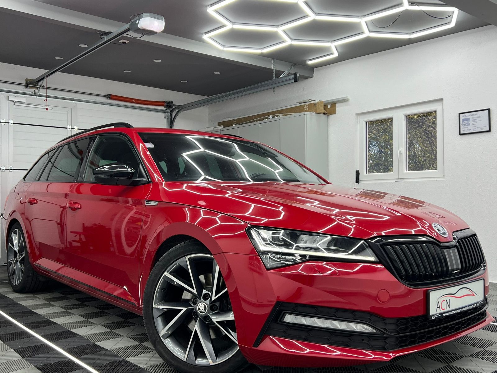 Fahrzeugabbildung SKODA Superb Combi SPORTLINE/LED/STHZ/AHK/ACC/VRTL