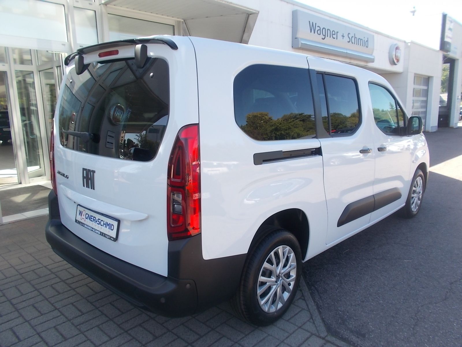 Fahrzeugabbildung Fiat Doblo Kombi 1.5 HDi 130 PS 7 Sitzer + Automatik