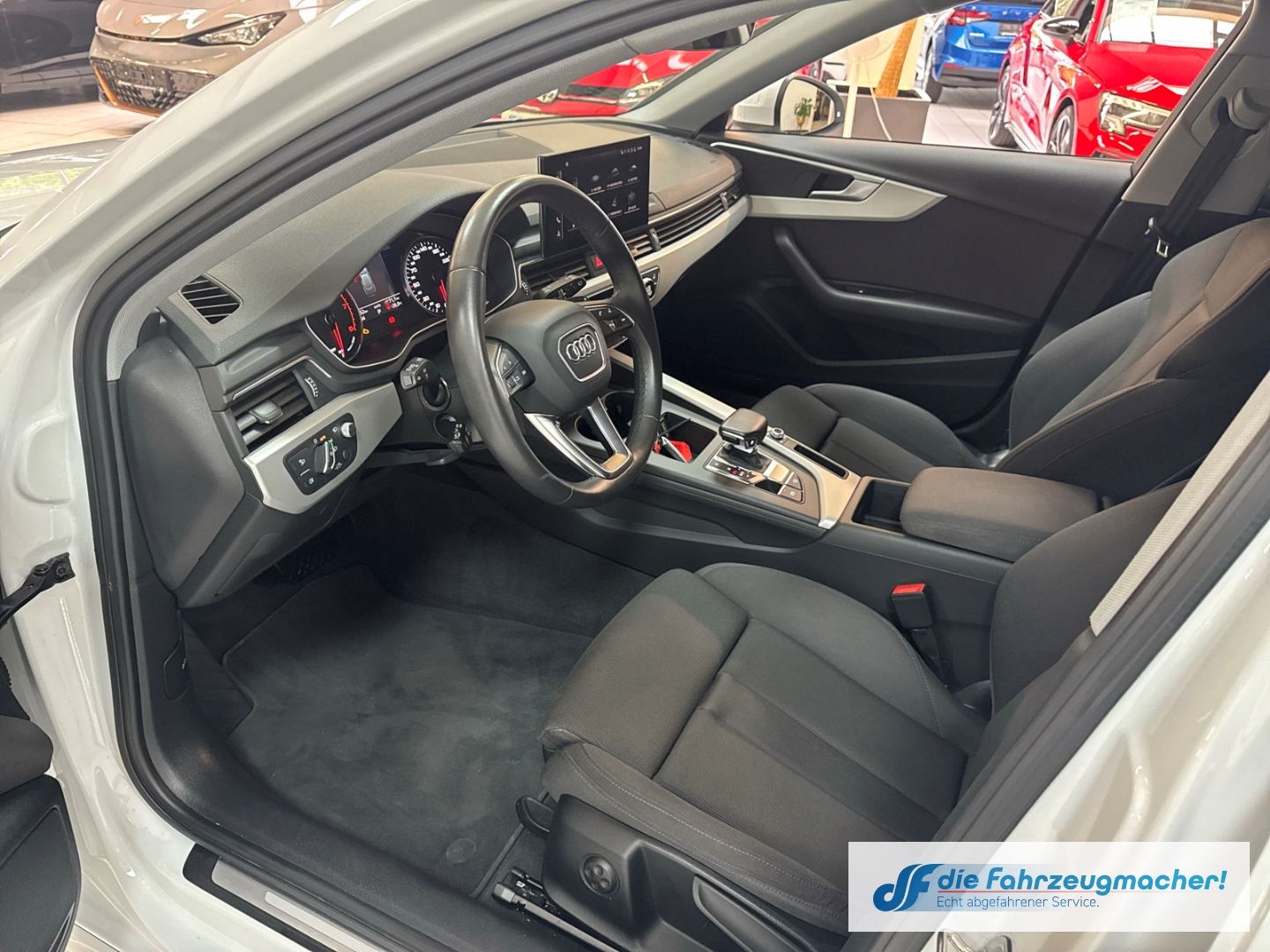 Fahrzeugabbildung Audi A4 Avant 40 TFSI advanced HUD Navi Soundsystem L
