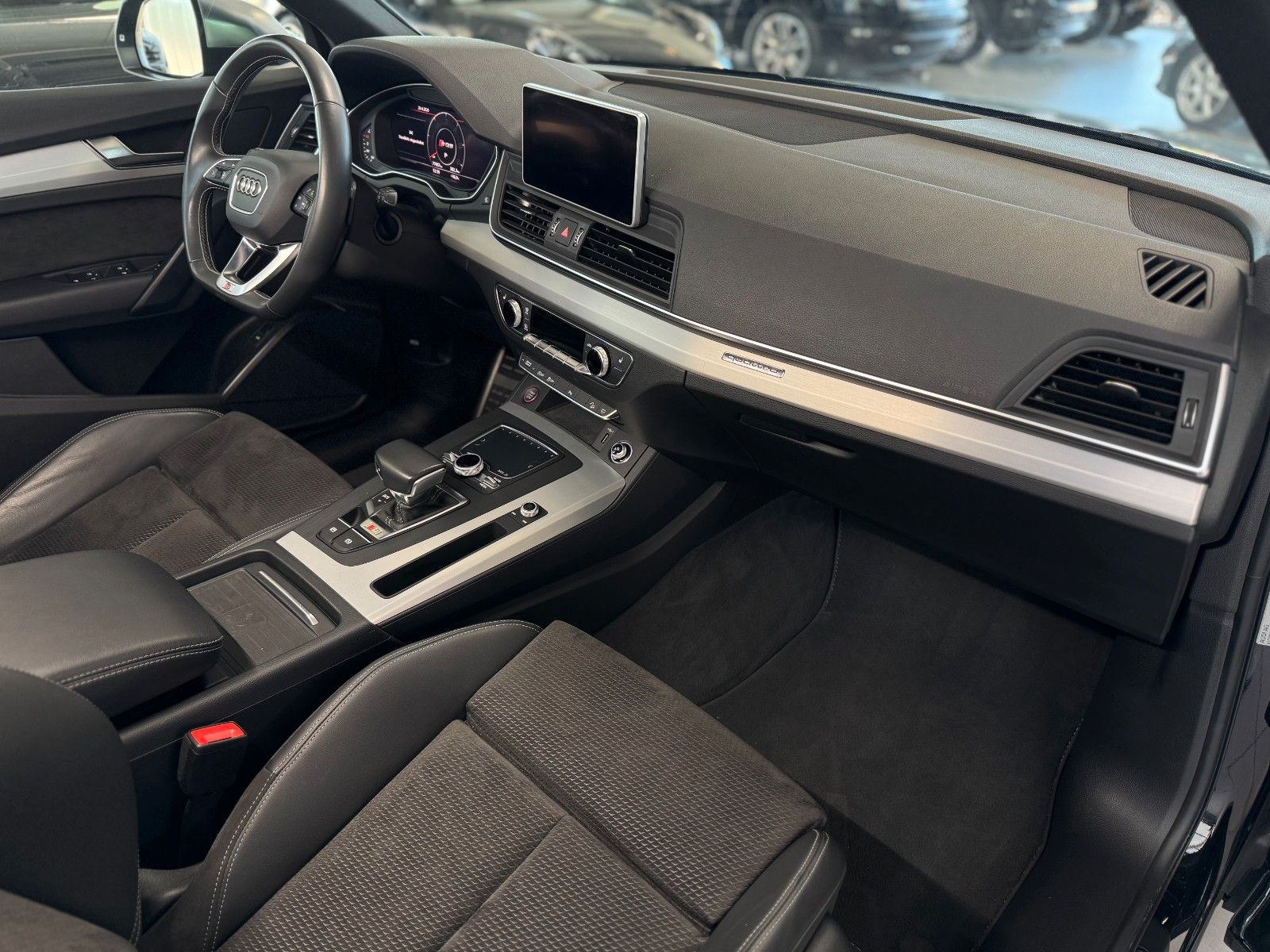 Fahrzeugabbildung Audi SQ5 3.0TDI quattro "Magnetic-Ride 3-Zonen-Klima"