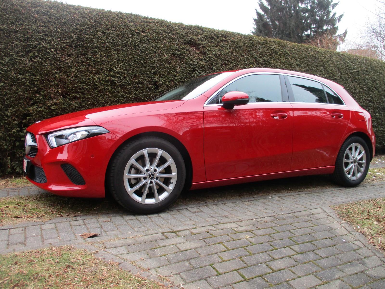 Mercedes-Benz A 200 **1.Hand//10TKM//LED//360°**