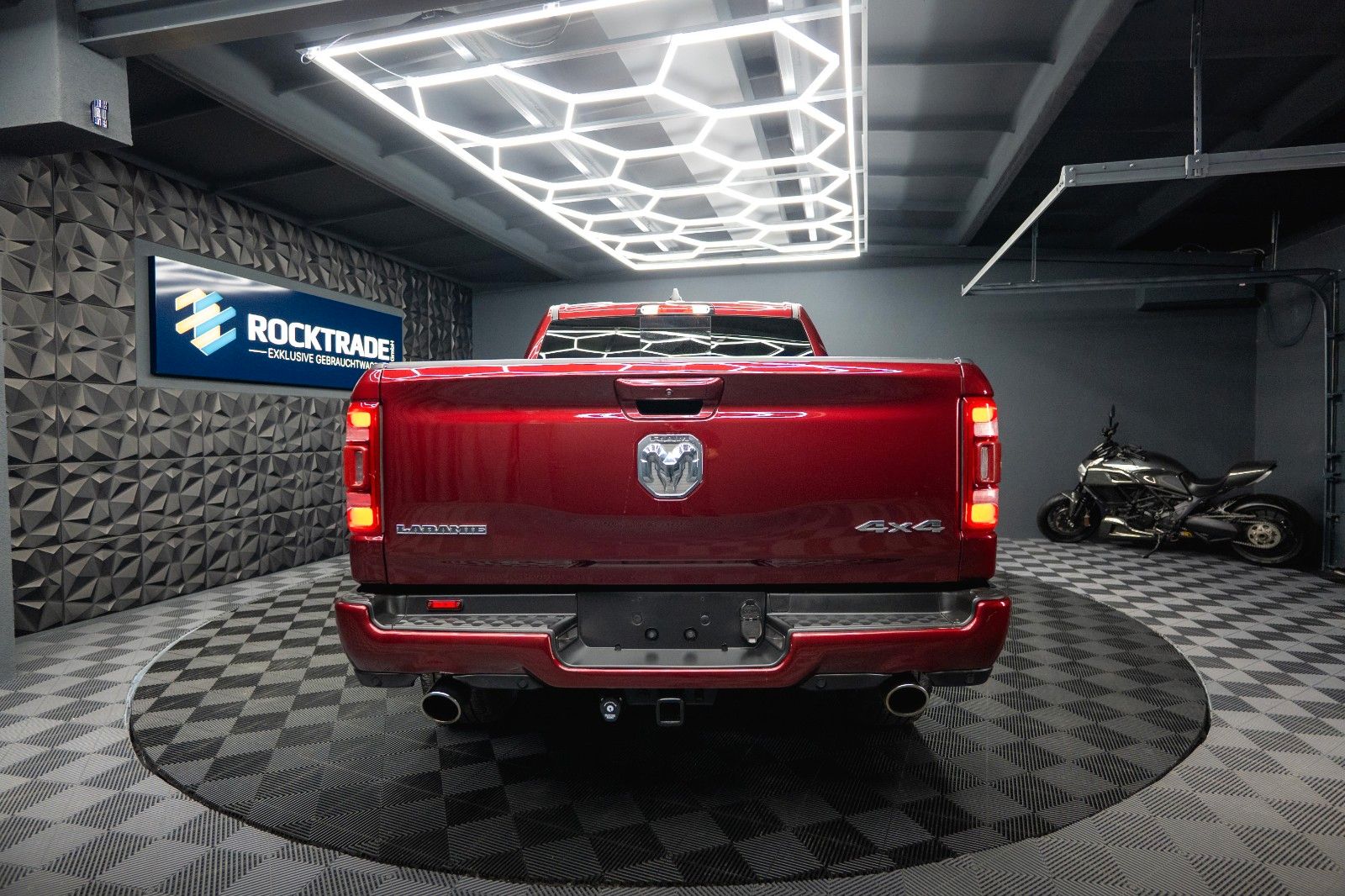 Fahrzeugabbildung Dodge RAM 5.7 V8 HEMI 4x4 NIGHT-Edition LARAMIE Sport