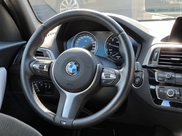Fahrzeugabbildung BMW 118i Steptronic M Sport Shadow Navi HiFi RTTI BT