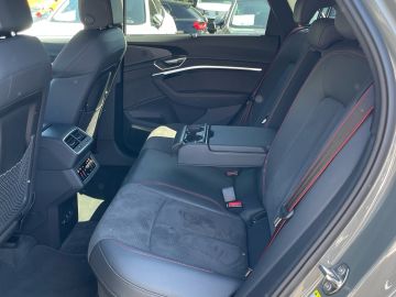 Audi Q8 e-tron - 11