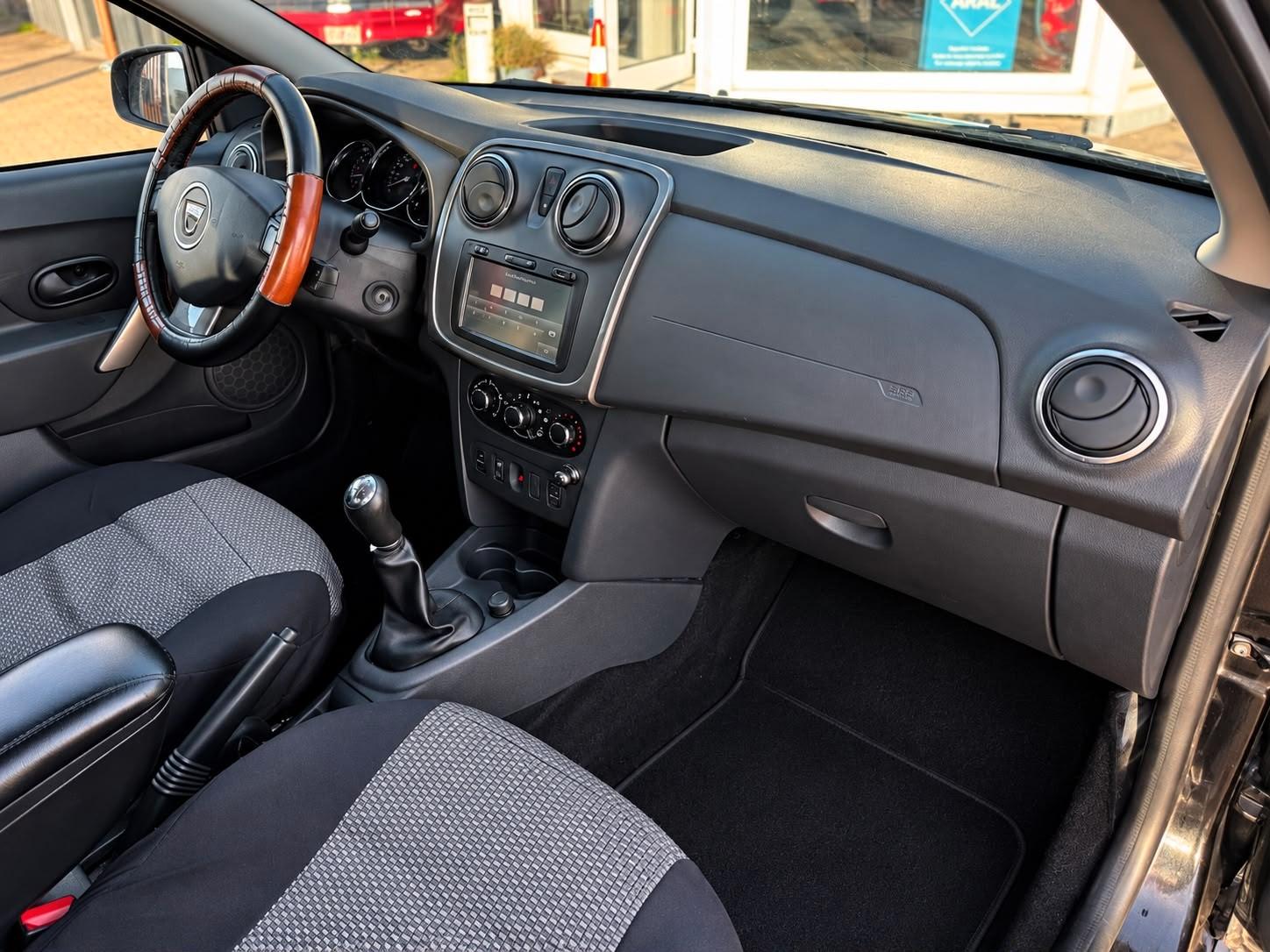 Dacia Sandero 2015 — photo 27