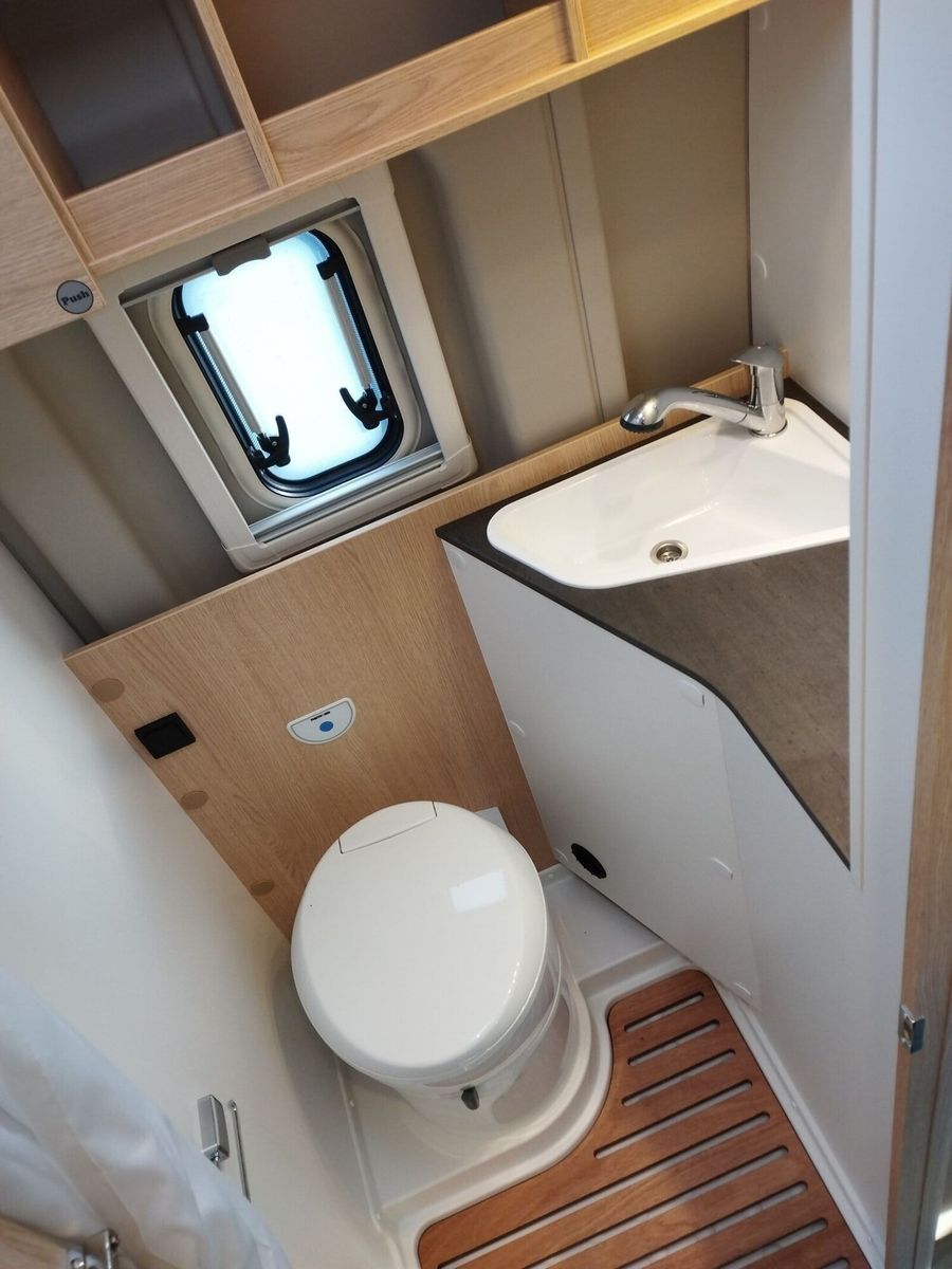 Fahrzeugabbildung Sunlight Adventure Cliff 640 Automatik, Dörr Edition, LTE