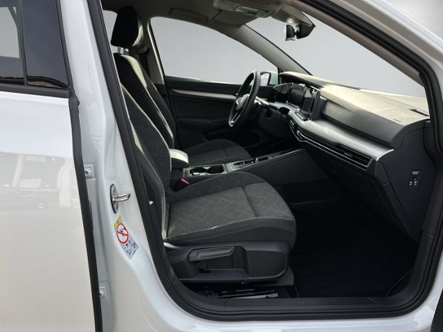 Golf VIII 1.5 eTSI DSG KAMERA+LED+NAVI+ACC+SIHZ+