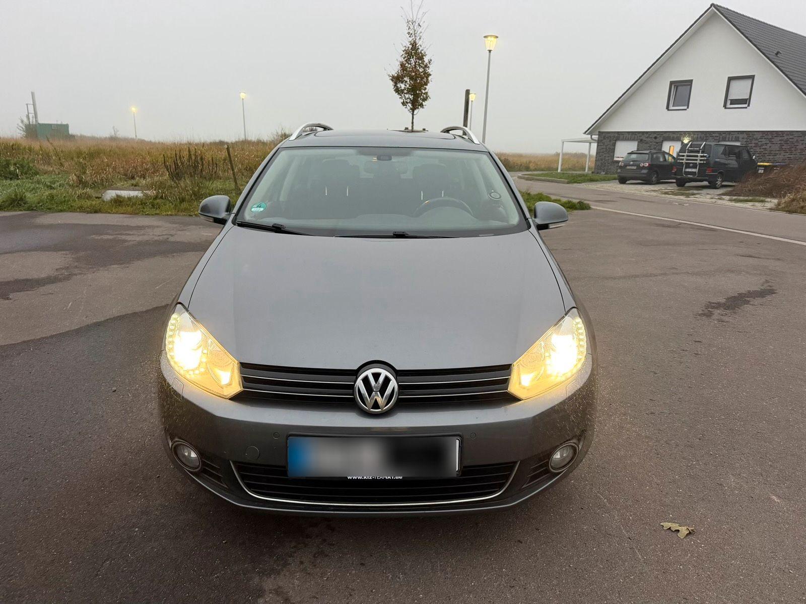 Volkswagen Golf 2012 — rear view