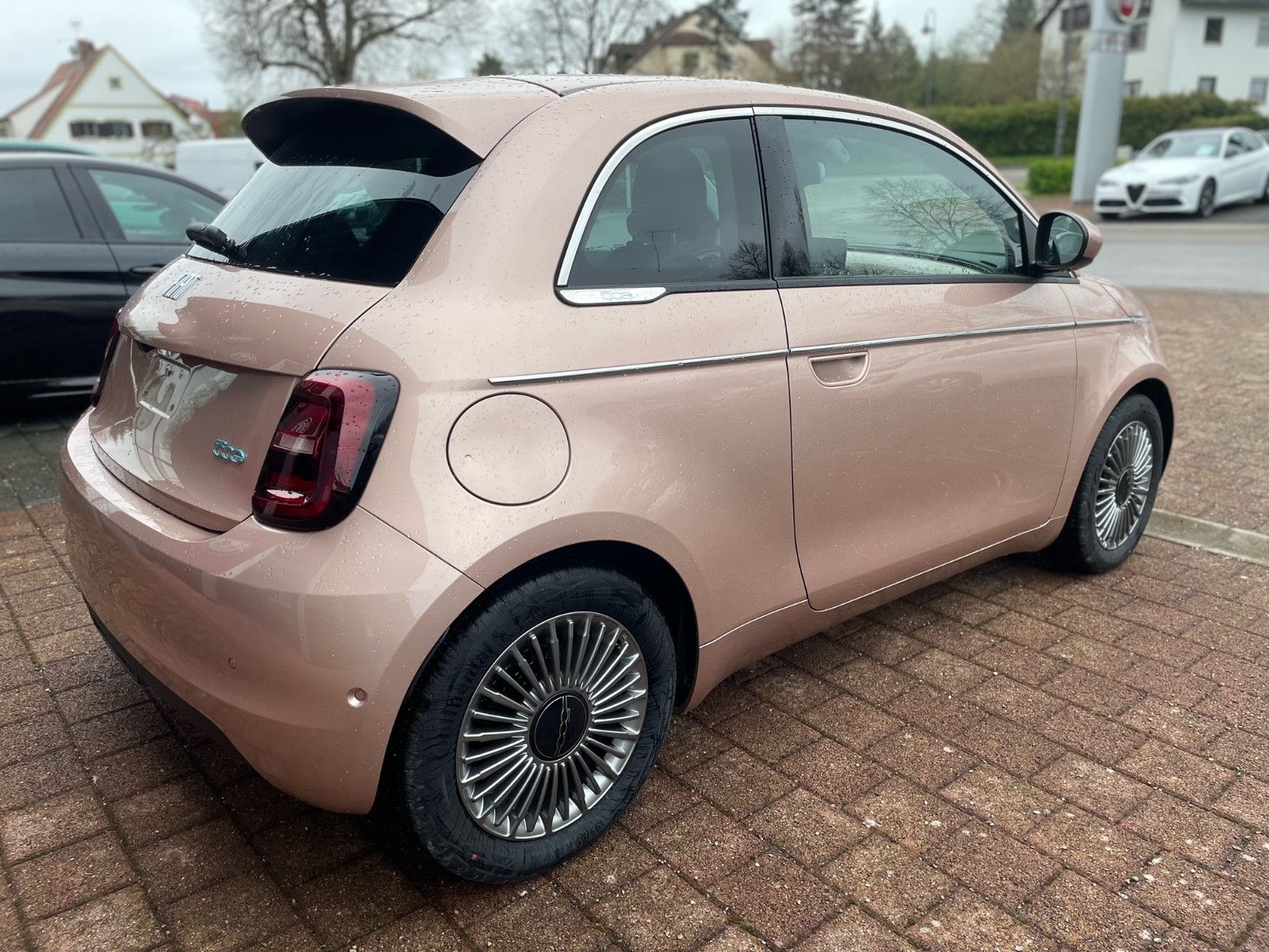 Fahrzeugabbildung Fiat 500e