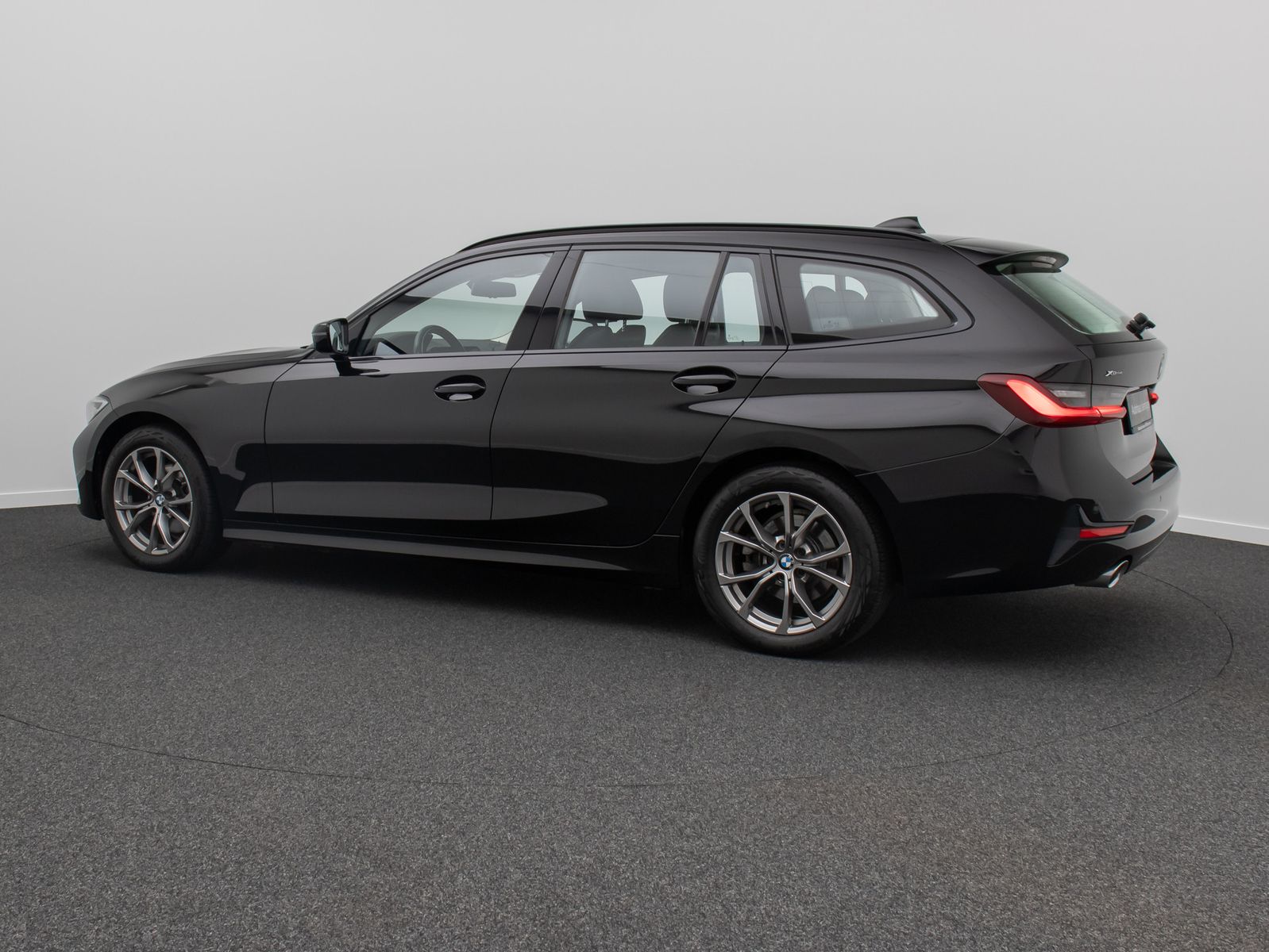 Fahrzeugabbildung BMW 320d xD Sport Line DAB Alarm Panorama Individual