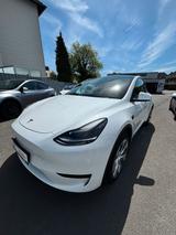 Tesla Model Y Basis RWD # aus 1 - Hand
