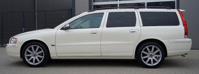 Volvo V70 "Pearl White Edition"