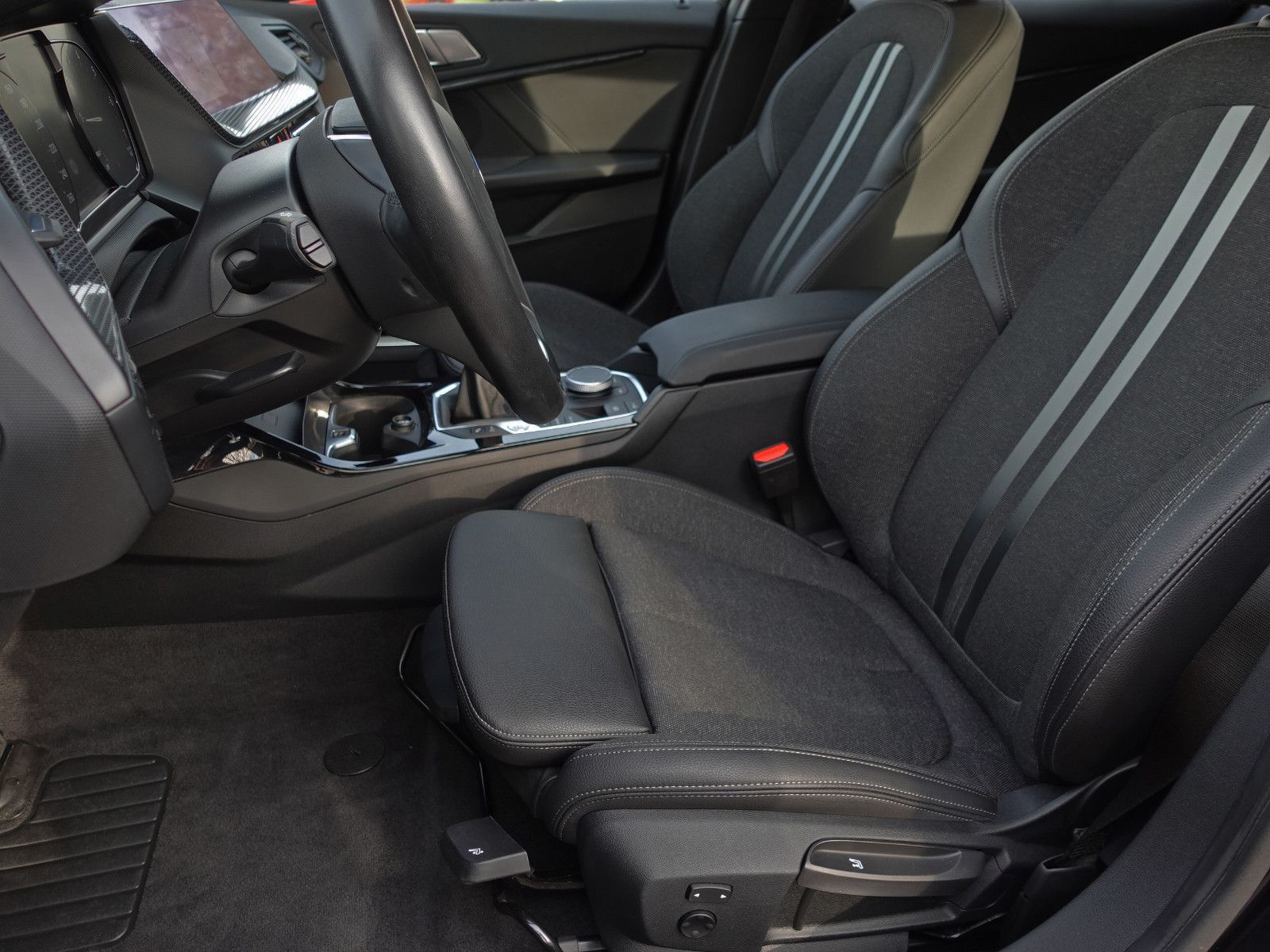 Fahrzeugabbildung BMW 118i Sport Line Navi CarPlay LED-Pkt.