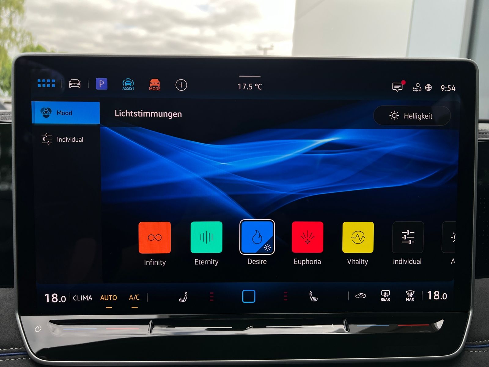 Fahrzeugabbildung Volkswagen Tiguan R-Line 1.5 eTSI DSG *AHK, IQ.Light, ACC,