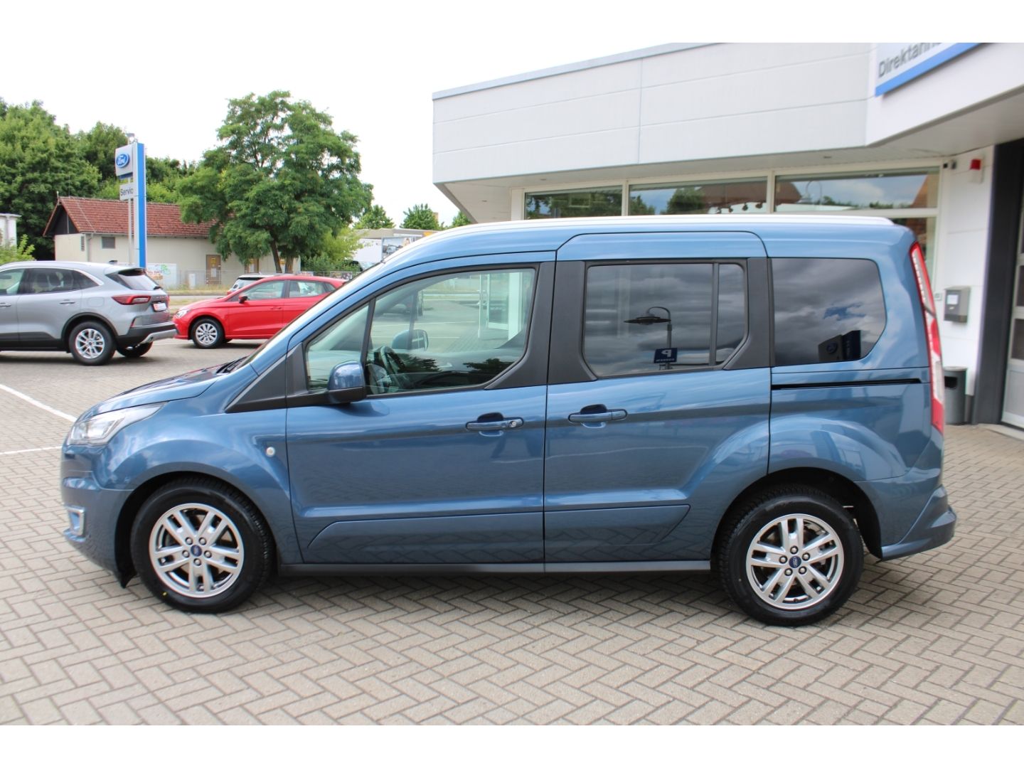 Fahrzeugabbildung Ford Tourneo Connect 1.5 TDCi Xenon Navi PDC RFK AHK