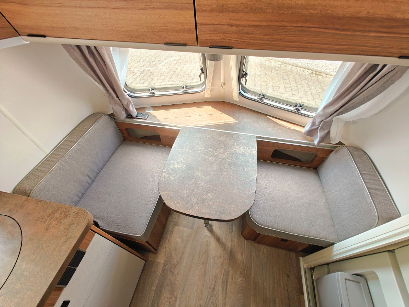 Fahrzeugabbildung HYMER / ERIBA / HYMERCAR Touring 310 Legend - Design, Heckklappe -