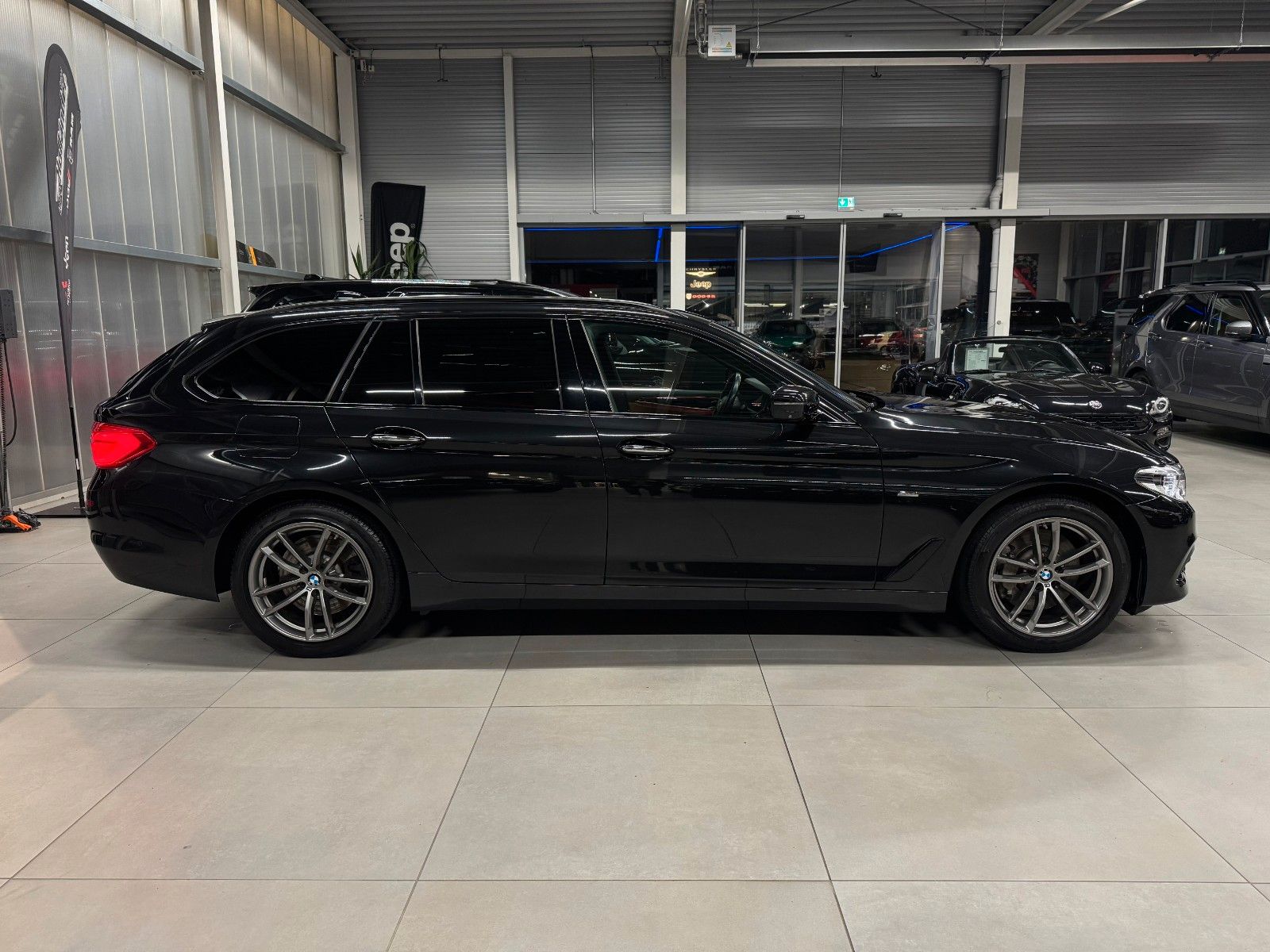 Fahrzeugabbildung BMW 530D Touring Sport Line Voll+AHK+Garantie