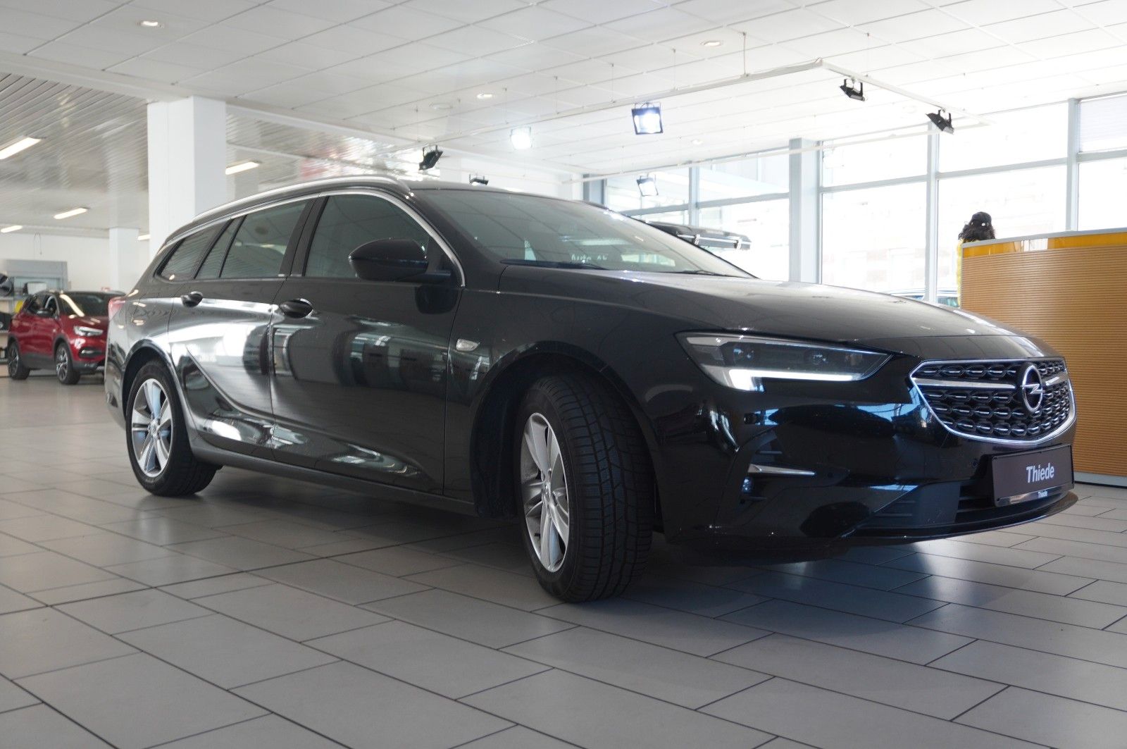Fahrzeugabbildung Opel Insignia B ST 2.0T ELEGANCE NAVI/LED/VIRT./DAB+