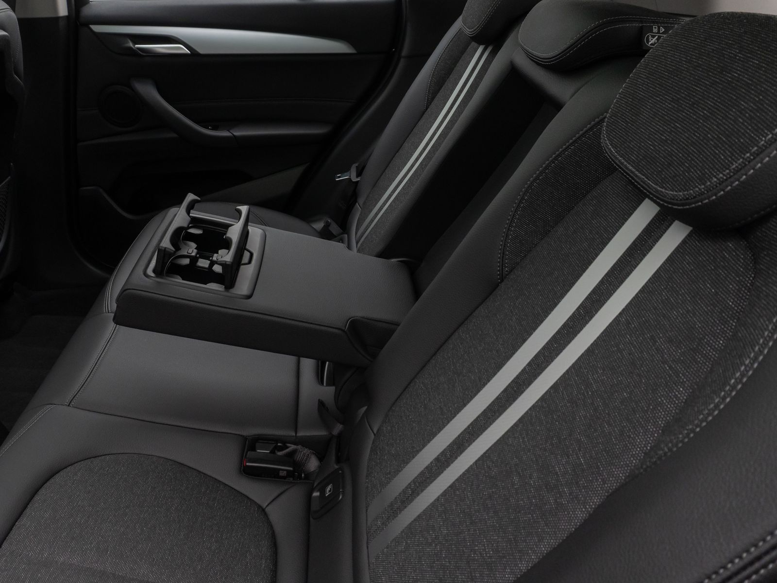 Fahrzeugabbildung BMW X1 xD25e Panorama DAB Navi Parkassistent Sport