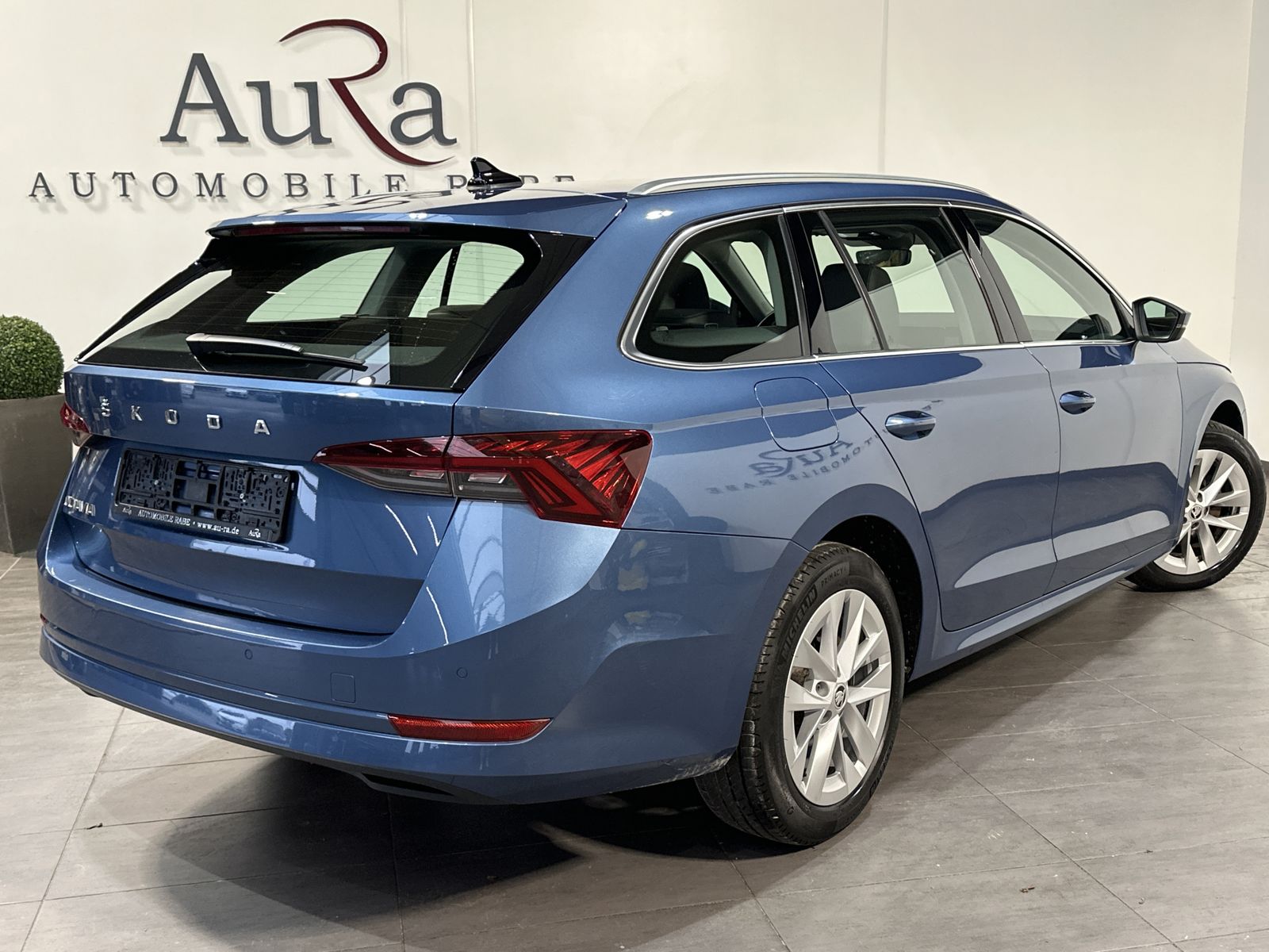 Fahrzeugabbildung SKODA Octavia First Edition NAV+LED+AHK+V-COCKPIT+17ZO