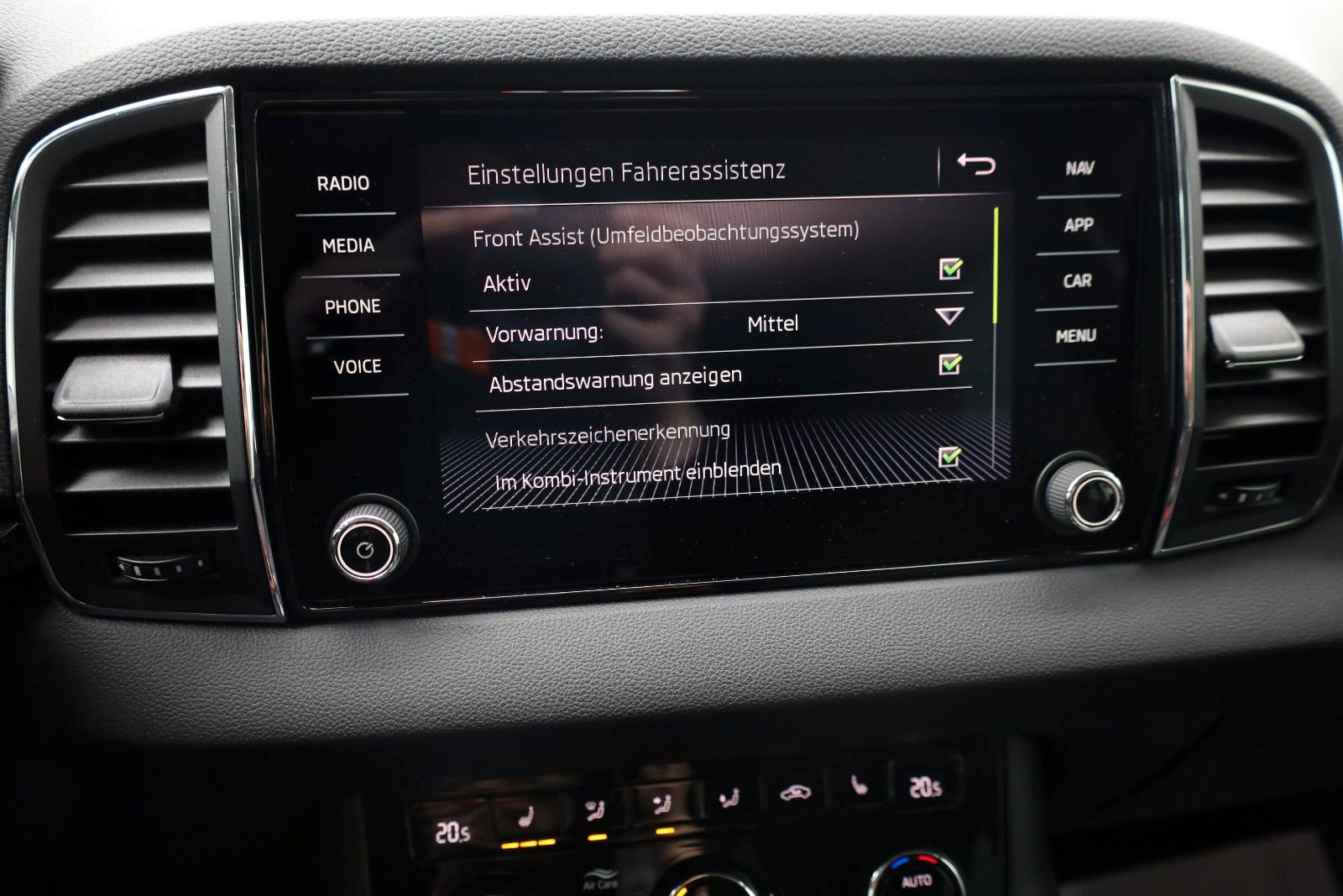 Fahrzeugabbildung SKODA Karoq Style Navi,LED,Kamera,SH,PDC,SR+WR,AHK