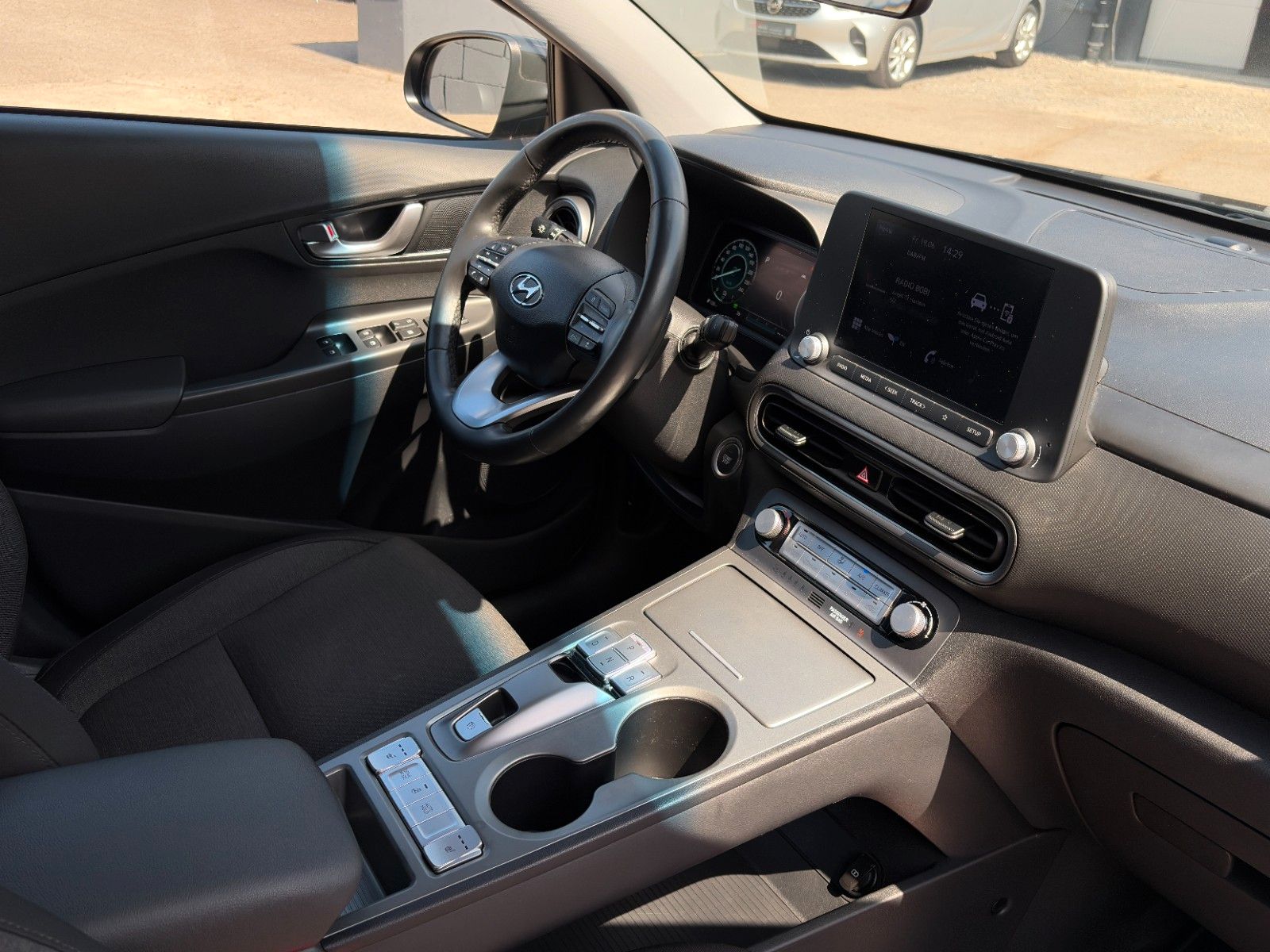 Fahrzeugabbildung Hyundai KONA E Select CarPlay Kamera LHZ SHZ ACC KZG