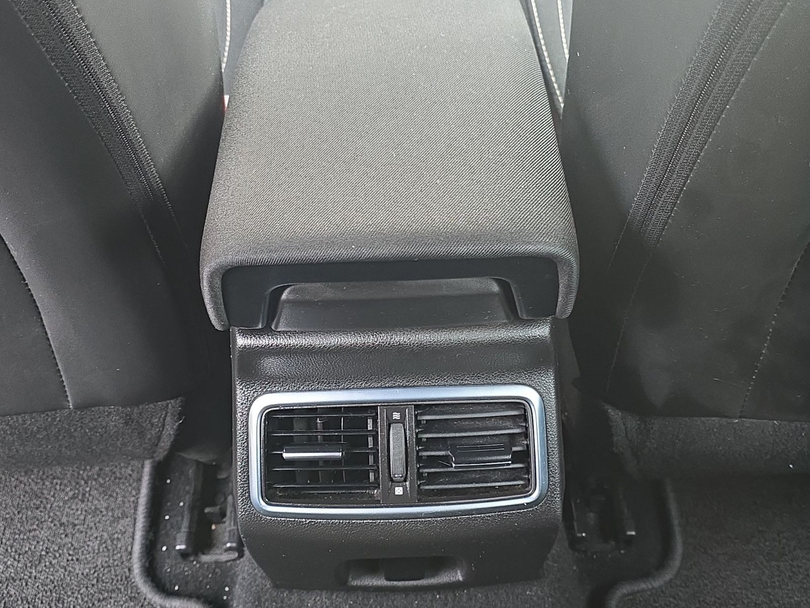 Fahrzeugabbildung Renault Megane IV Play NAVI+PDC+SHZ AUS 1.HAND