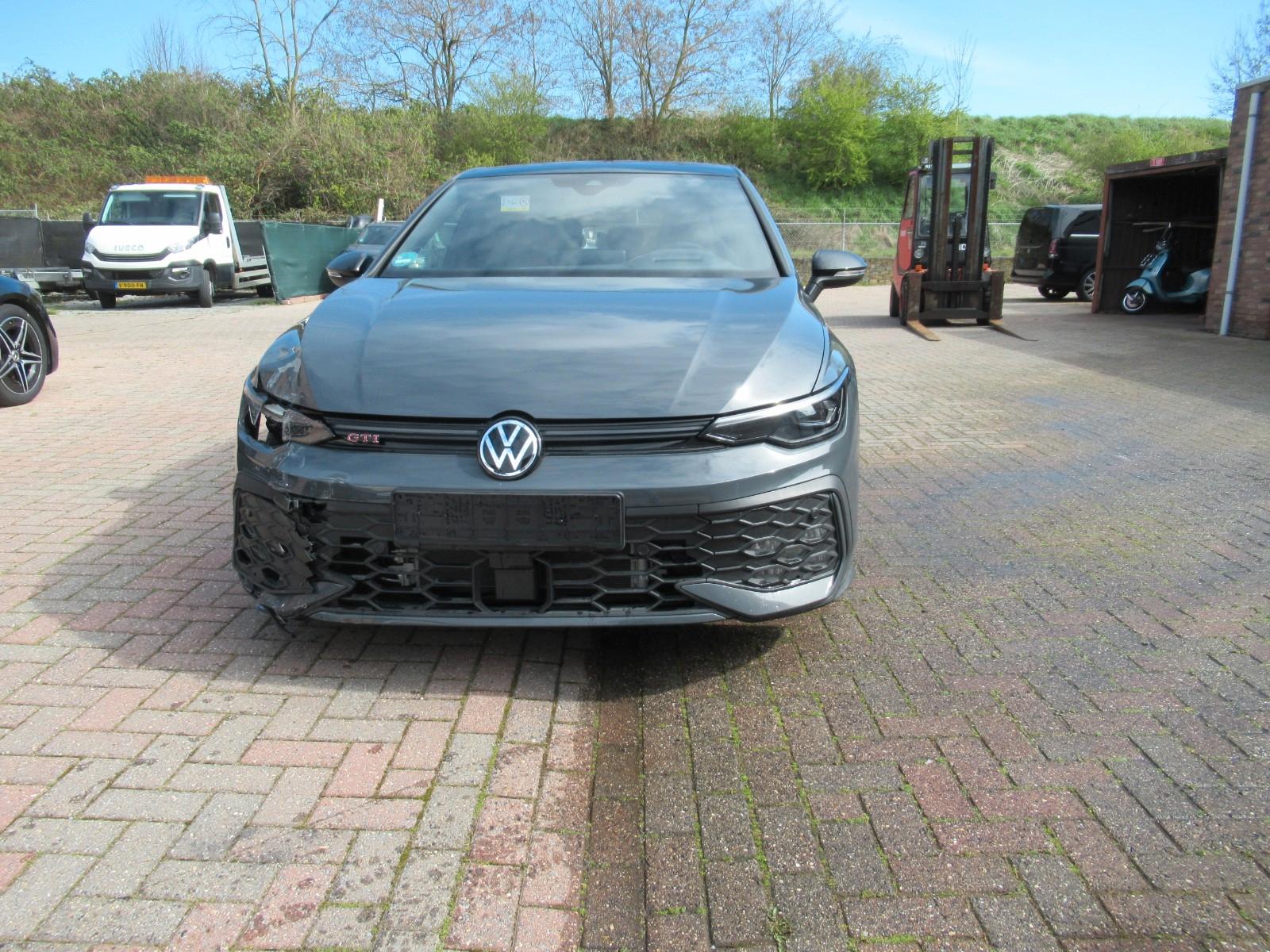 Volkswagen Golf VIII Lim. 2.0 TSI GTI *PANO*LEDER*HA/KA*