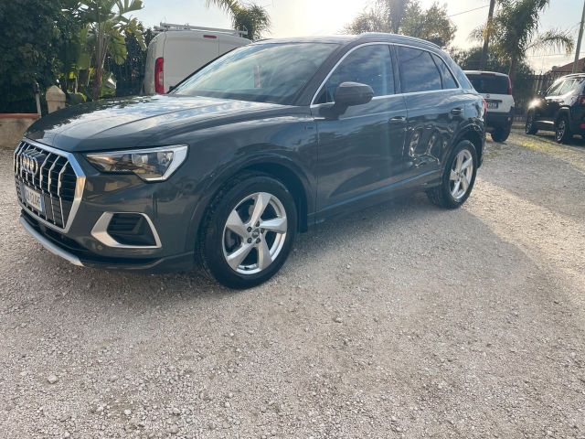 AUDI Audi Q3 35 TDI S tronic Business Advanced