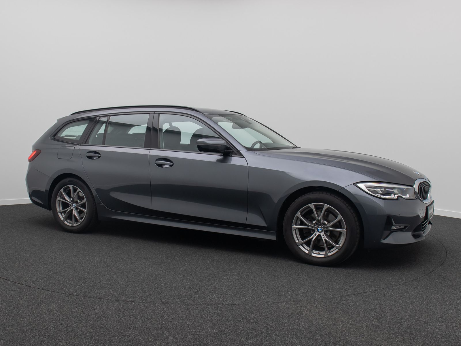 Fahrzeugabbildung BMW 320i Sport Line Alarm DAB FernlichtAss PDC LED