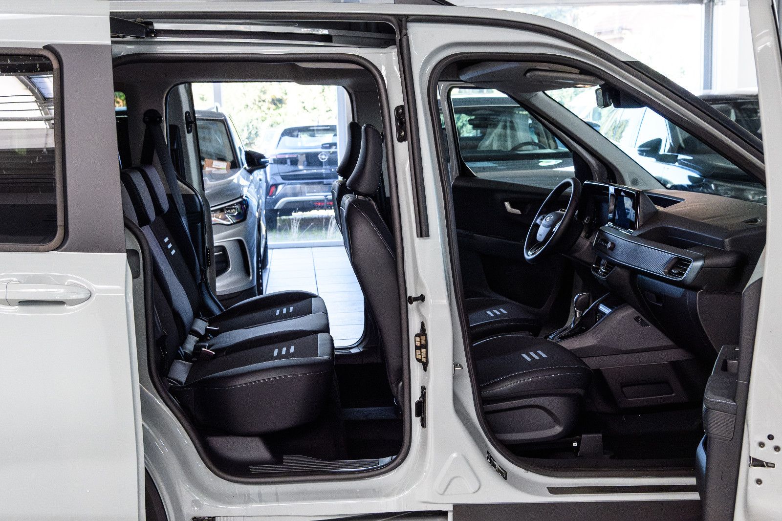 Fahrzeugabbildung Ford Tourneo Courier Active +Navi +ACC +Winter