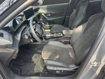 Peugeot 2008 GT HYBRID 145 e-DSC6 +Navi+Kam.+LED+SHZ+ACC