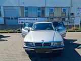 BMW 728i Auto 728i - silberne BMW 728